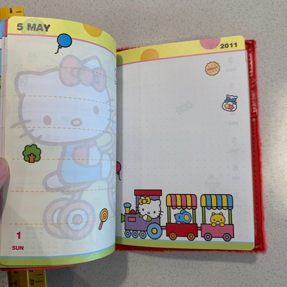 2011 HELLO KITTY PLANNER BRAND NEW - Picture 8 of 14